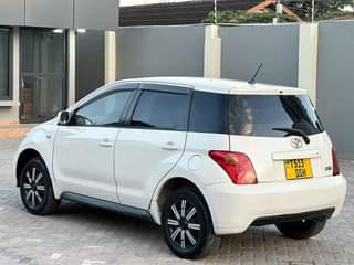 A picture of 2004 Toyota Old model