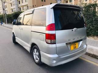 A picture of Toyota noah