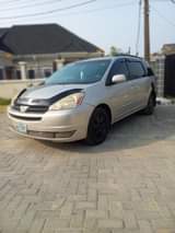 A picture of ckean registered 2005 Toyota sienna bearly used