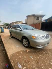 A picture of TOYOTA COROLLA 04