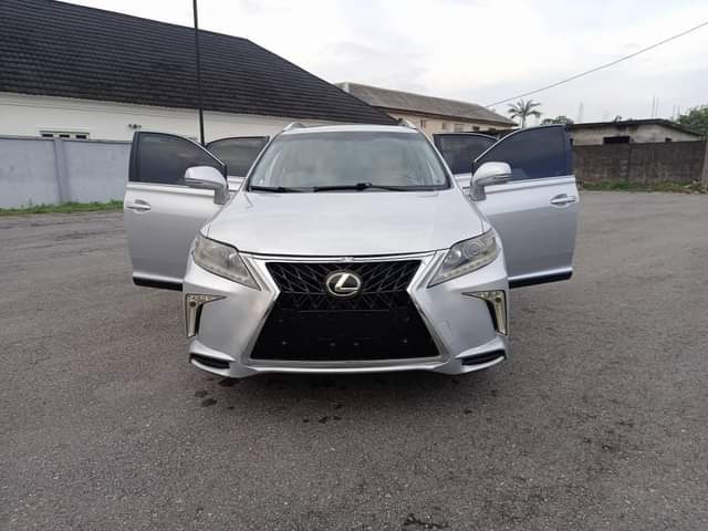 A picture of Lexus 350