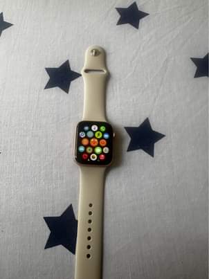 A picture of Apple Watch Series 4