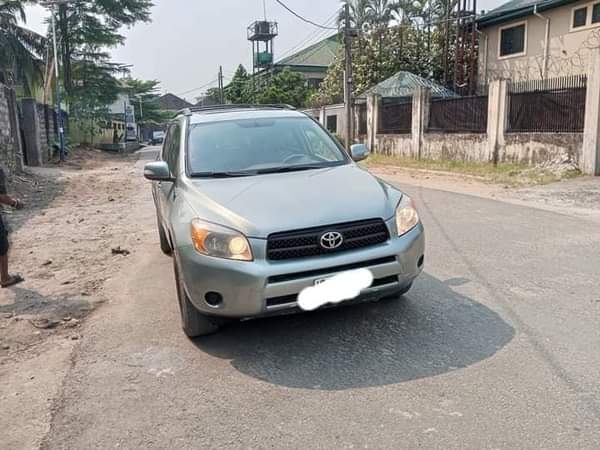 A picture of Toyota rav4 2008 model 4plugs engine Body sharp as seen
