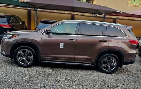 A picture of Toyota Highlander Limited Edition
