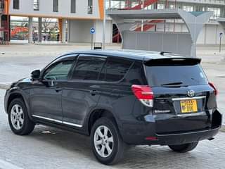 A picture of 26500000 0718132140... Vanguard ya 2010 low mileage.