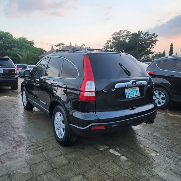 A picture of Honda crv 2008 model