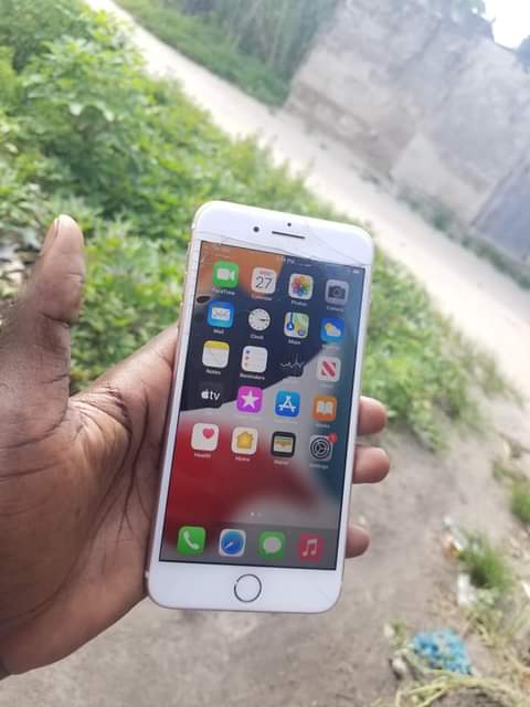 A picture of iPhone 7 128gb