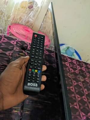 A picture of boss tv inch 32 kali 240 000