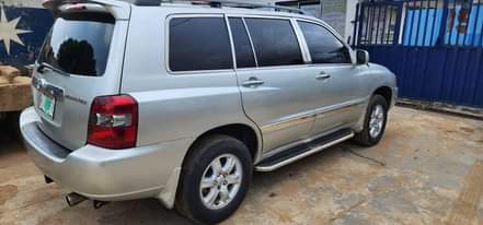 A picture of DEALER MARKET 2005 Toyota 3rows Highlander Gear ac untouched Engine