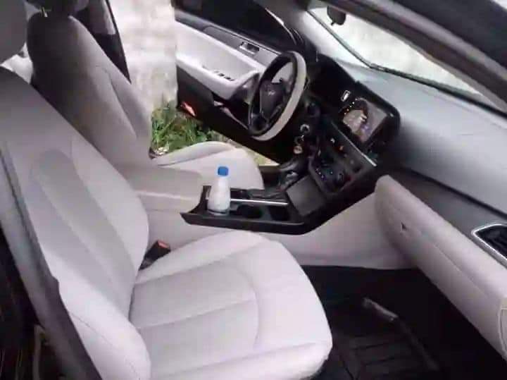 A picture of Belgium grade Hyundai sonata 2015 model first body buy and