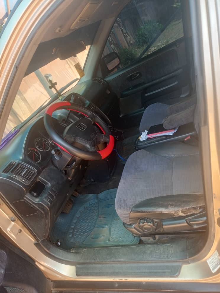 A picture of Honda CR V works very perfect everything is good