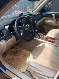 A picture of Distress sale OVER clean and sound Toyota Highlander 2010 model