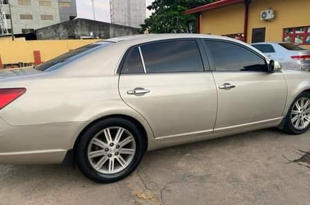 A picture of Clean Nigerian Used Gold Toyota Avalon 2006 2007 Baked Leather