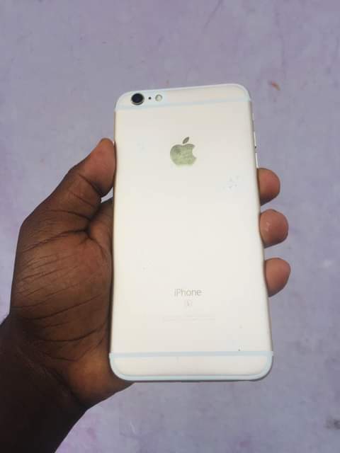 A picture of IPhone 6s Plus