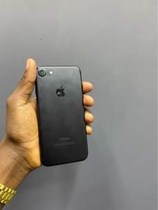 A picture of Iphone 7 plain