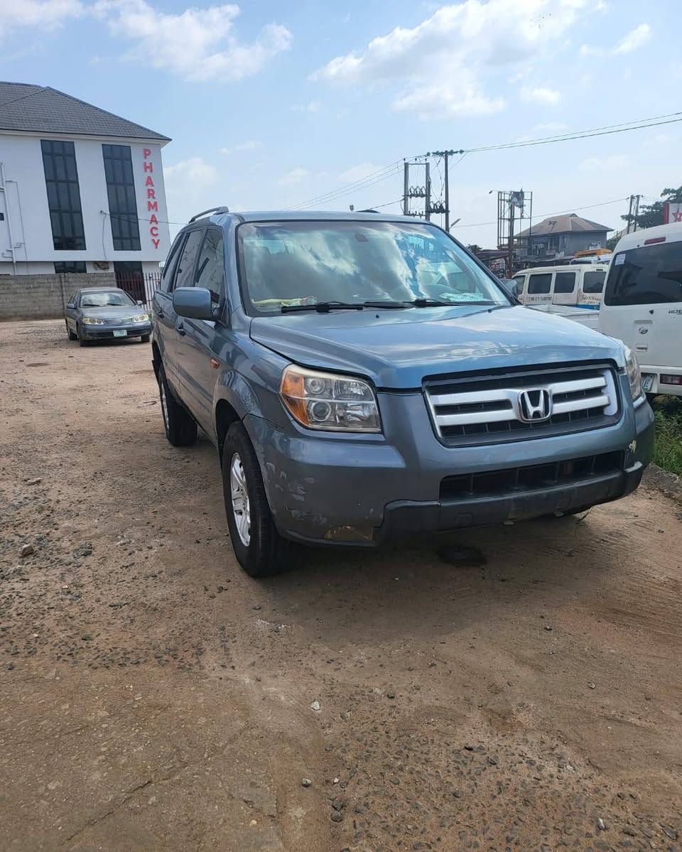 A picture of Honda pilot 06