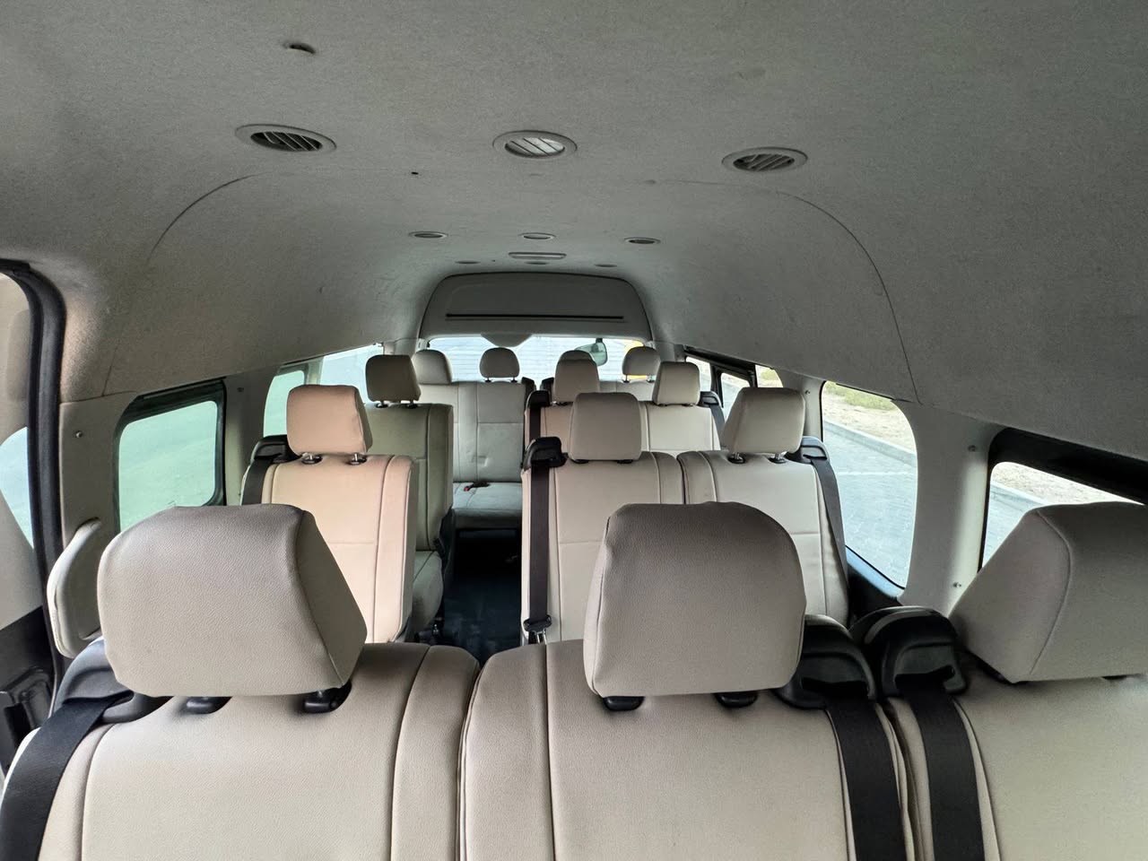 A picture of Toyota Hiace van auto 2015 14 site 971566482809