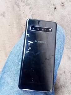 A picture of Samsung S10 5G 256gb ram 8 single laini creck kama
