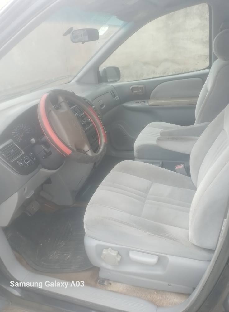 A picture of 08 Toyota sienna