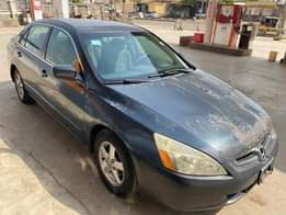 A picture of 05 Honda Accord supper clean first body wit zero issues