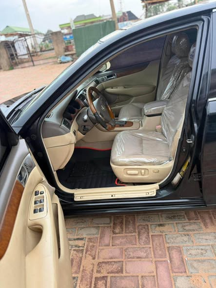 A picture of Lexus ES 330 06 direct Toks standard Am the owner