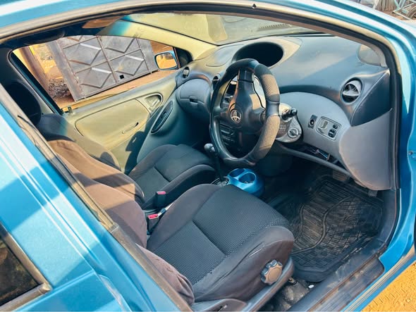 A picture of TOYOTA VITZ