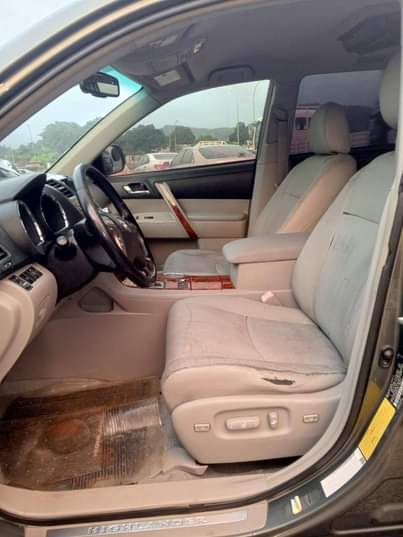 A picture of 2009 UNREGISTERED BELGIUM TOYOTA HIGHLANDER WITH RECENT DUTY KEYLESS POWERBOOT