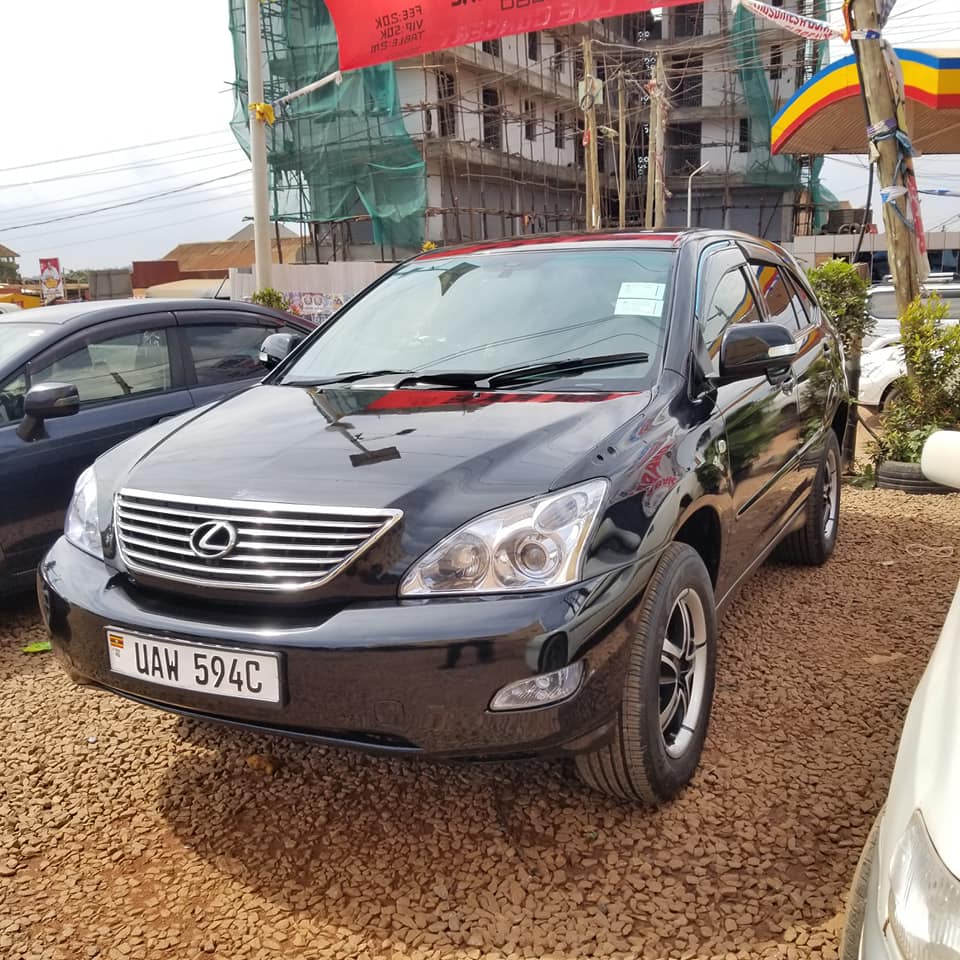 A picture of Toyota Harrier 2006