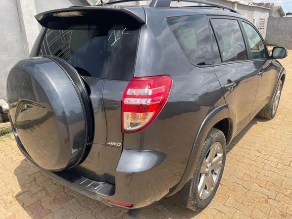 A picture of Foreign used 2010 rav4 10m