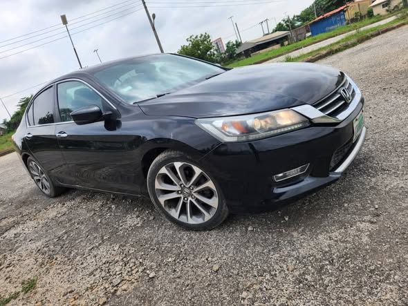 A picture of SUPER CLEAN HONDA ACCORD 2011 GOOD DEAL WITH UNTAMPERED ENGINE