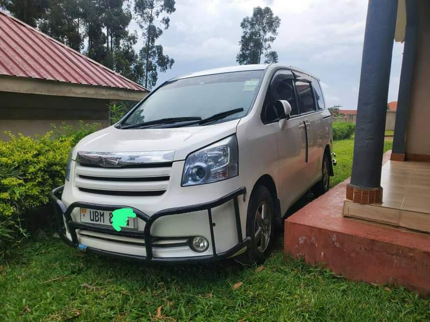 A picture of Toyota Noah