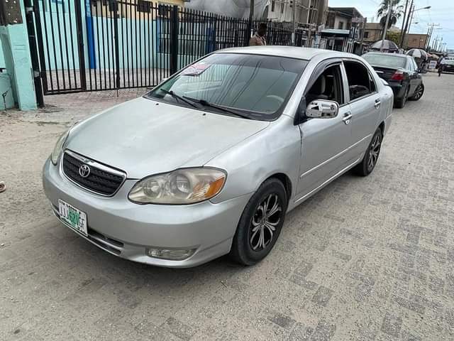 A picture of 2006 corolla LE