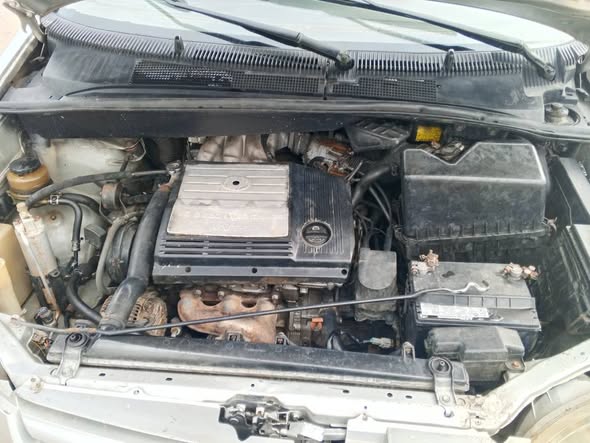 A picture of Toyota sienna 2002