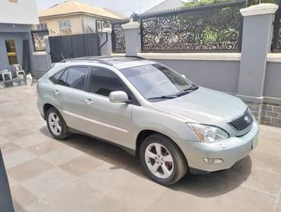 A picture of Lexus RX350 2007 model