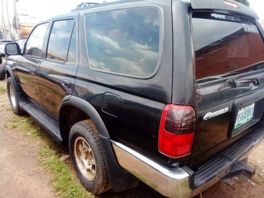 A picture of 2000 Toyota jeep 4runner