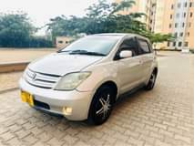 A picture of TOYOTA IST