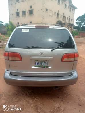 A picture of Neatly used Toyota sienna 2002 model 1 9m Engine and