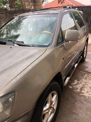 A picture of Lexus RX300