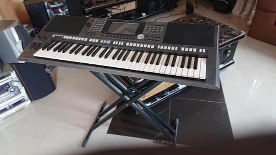 A picture of CHUKUA YAMAHA PSRS 970 kwa bei ya kuokota 3.3M tu