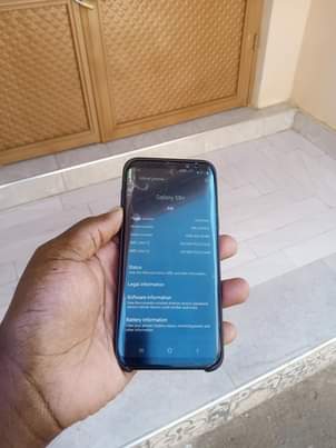A picture of Samsung Galaxy s8 slightly cracked 64gb 4gbram fast charging system