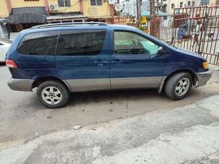 A picture of 2002 Toyota sienna