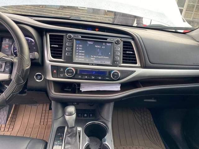 A picture of 2016 Toyota Highlander