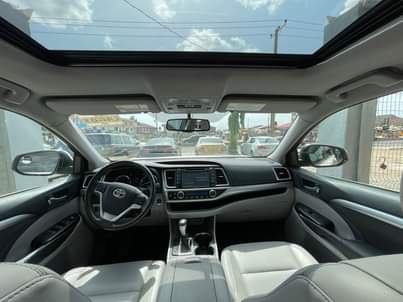 A picture of 2015 highlander xle