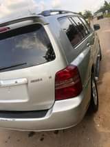 A picture of Toyota Highlander 2004 Toks standard and chilling Ac everything intact