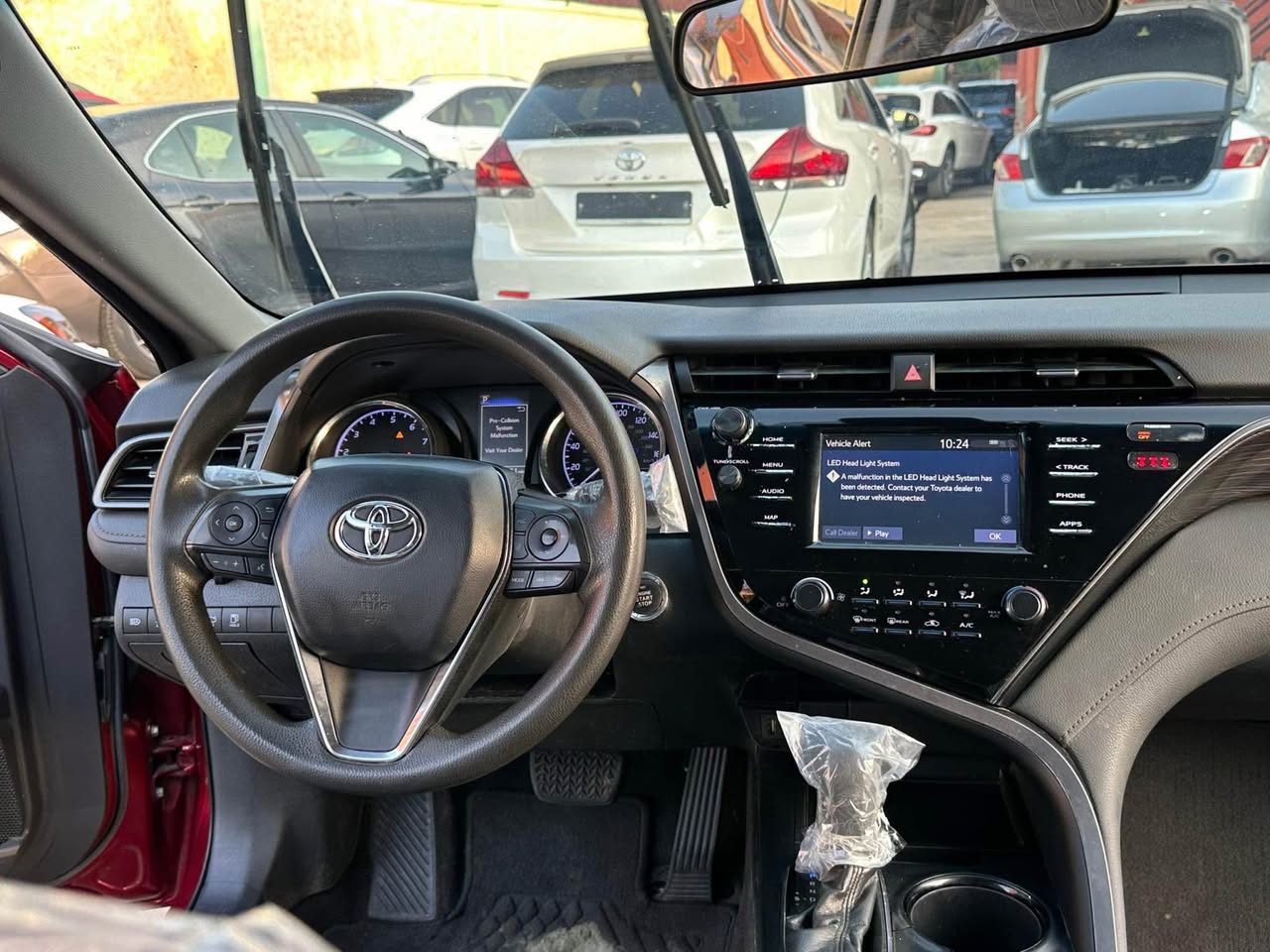 A picture of Toyota Camry 2019 LE