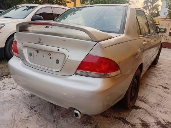 A picture of 2005 Manual gear Mitsubishi lancer
