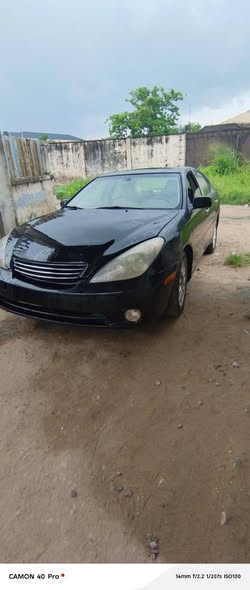A picture of Lexus es300 tomorrow morning deal Engine very sound but smoking
