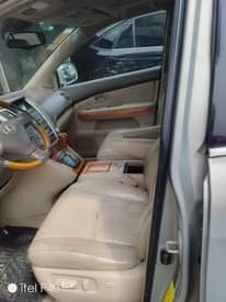 A picture of 05 RX330