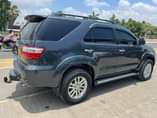 A picture of TOYOTA FORTUNER 2010 diesel seven seats