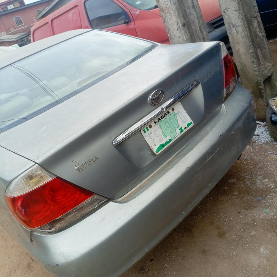 A picture of Toyota Camry 06